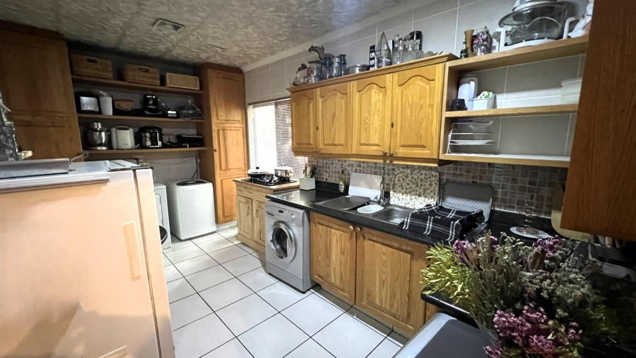 5 Bedroom Property for Sale in Fichardt Park Free State